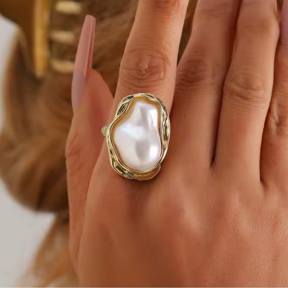 NEW! Zara model Gold and Pearl Women's Ring 
Adjustable - Picture 4 of 8